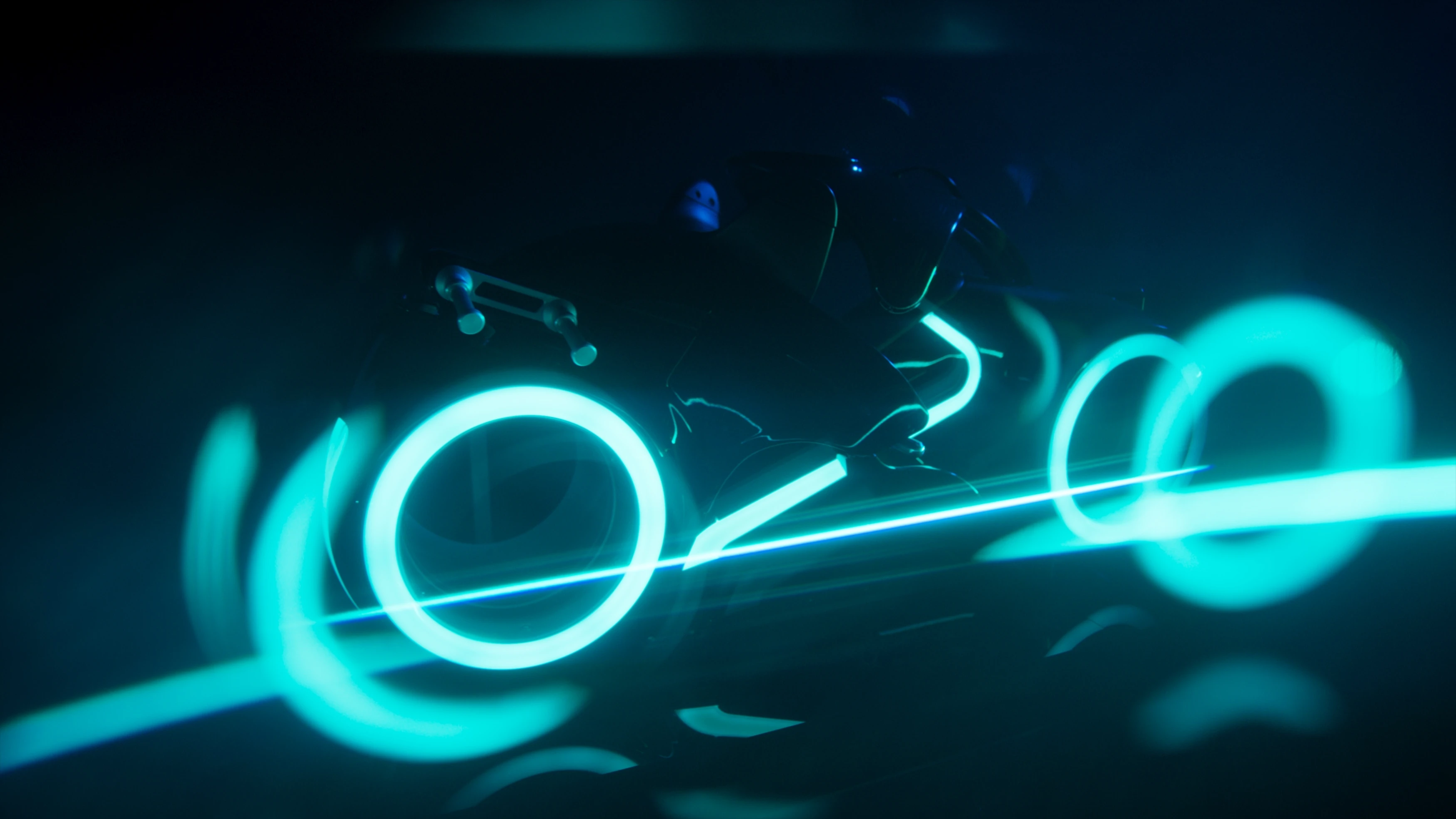 TRON_Lightcycle-Run_stillion-00737.webp