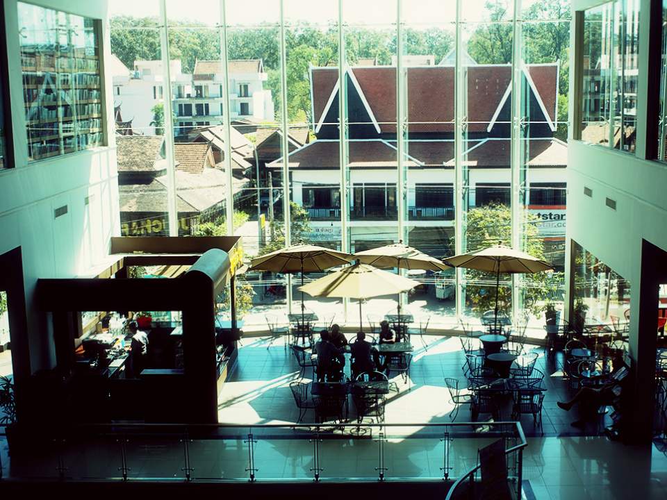 큰 가게 안에서..