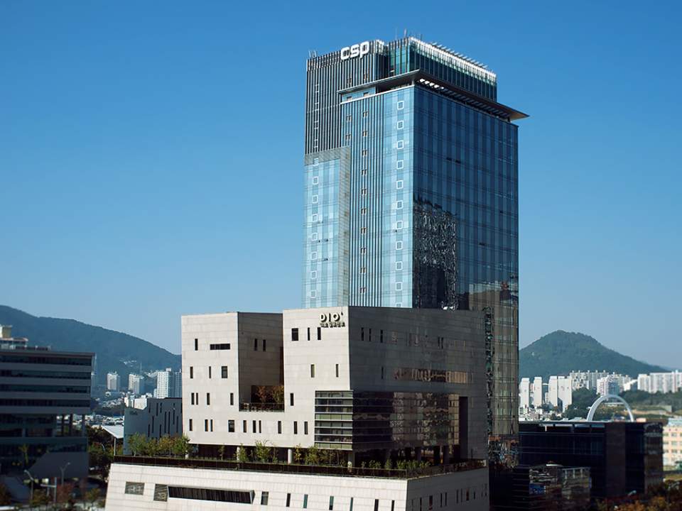 멀리서 보이는 건물