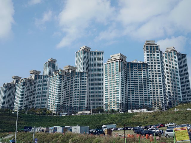 오륙도에서 본 아파트