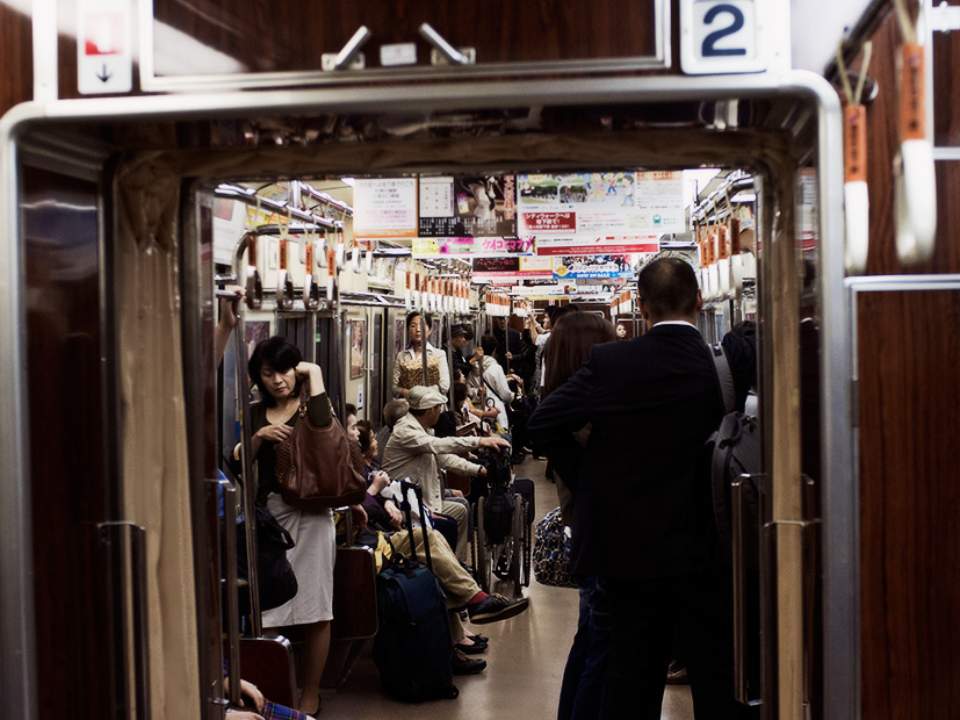 지하철 내부