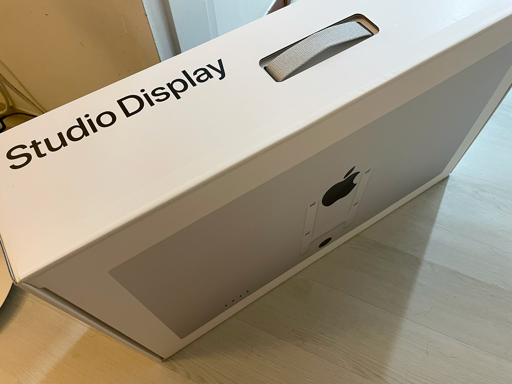 studio-display-001.jpg