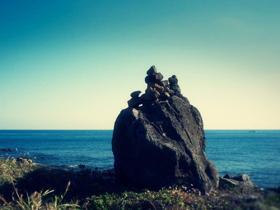 쌓인 돌