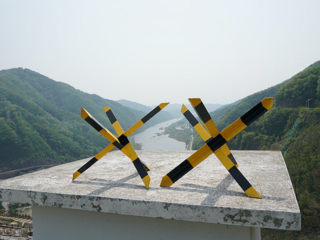 지붕에 놓인 시설물