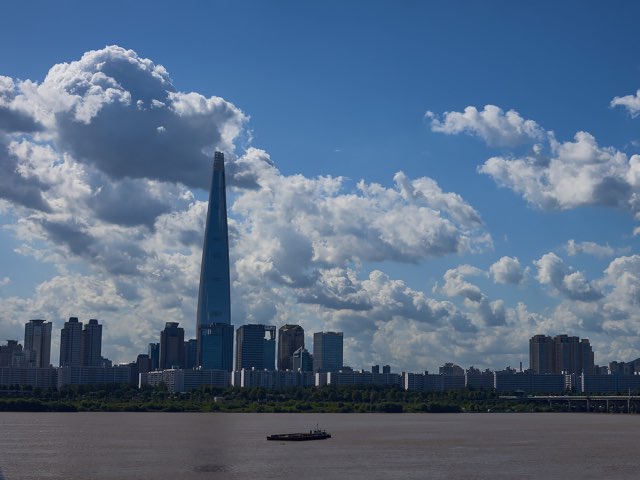 강 너머로 바라보기
